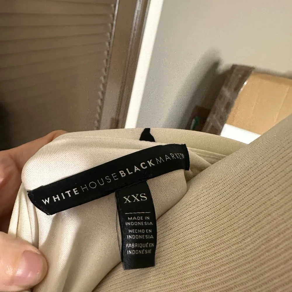 White House Black Market | MJ Lace Front Floral Blouse - Picture 3 of 3